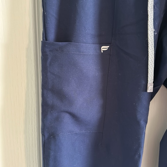 Men’s Small Fabletics Navy Scrub Pants. NWOT - Picture 5 of 5